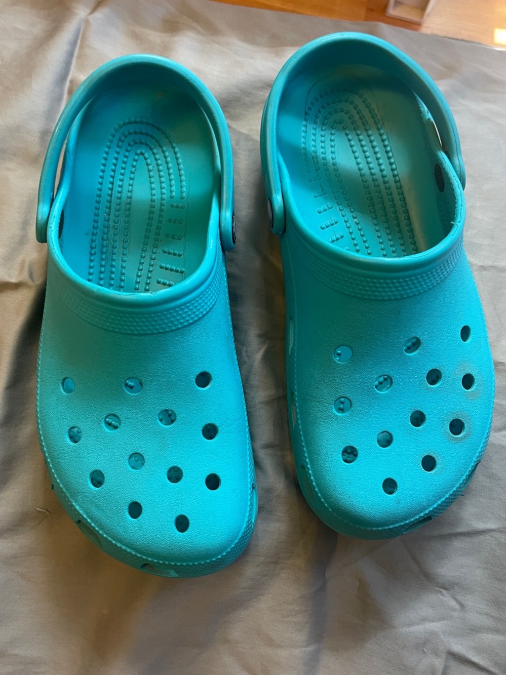 CROCS Classic Clog in Bright Teal